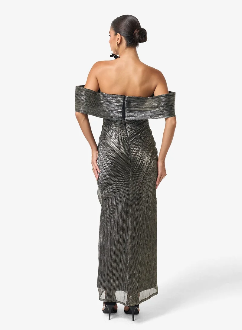 ثريدز باي اجوني فستان ماكسي مكشوف الكتفين لامع